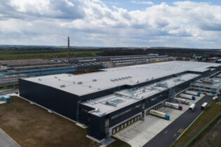 Logistické centrum v Buštěhradě společnosti Lidl jde příkladem v udržitelnosti nejen díky fotovoltaickým panelům